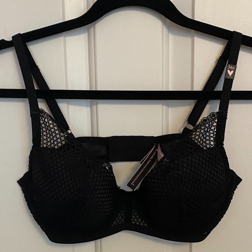 NWT Victoria's Secret Plunge Bra